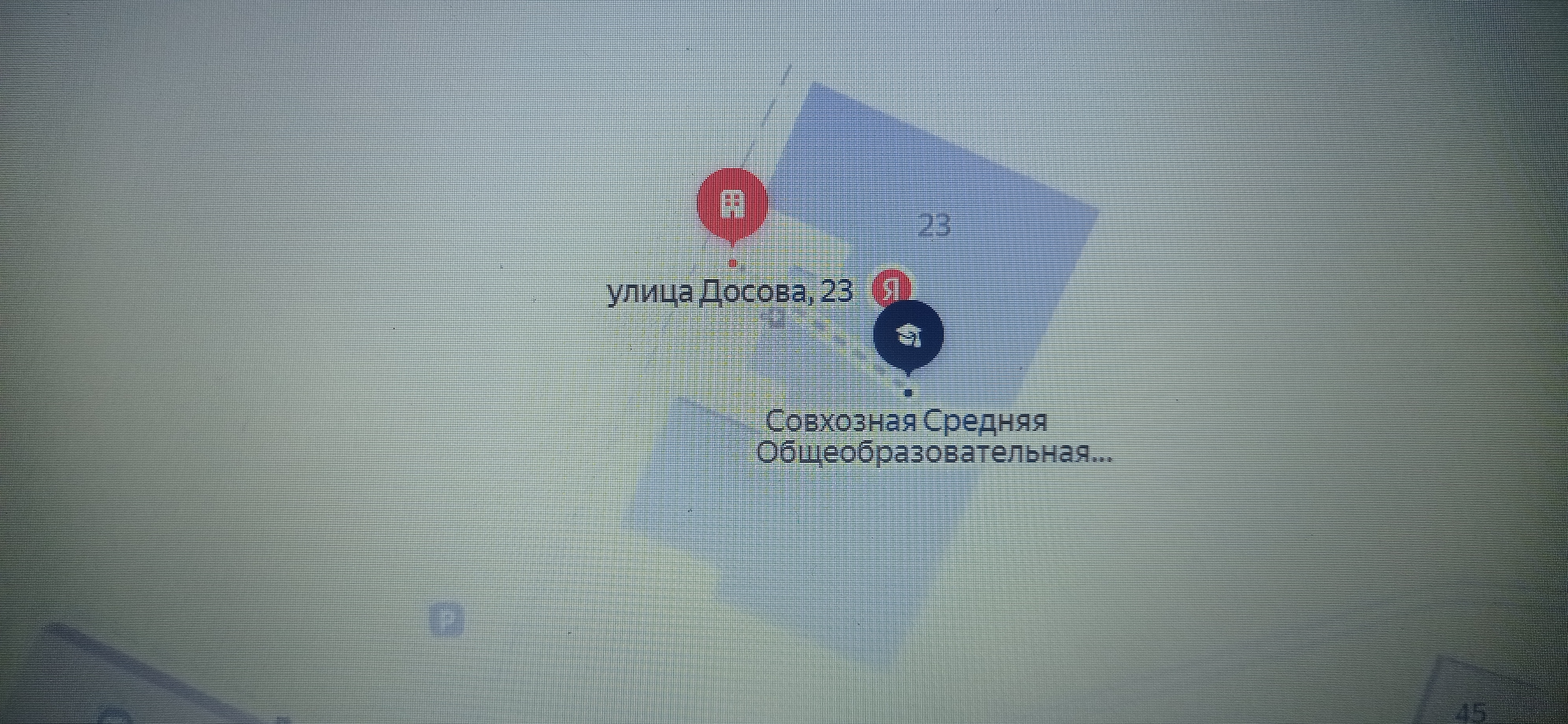 школа находится в шаговой доступности